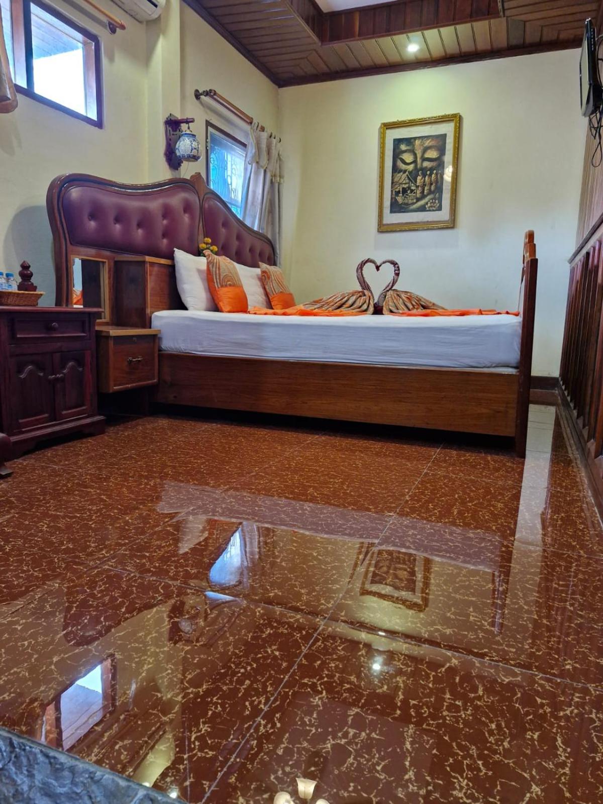 Sakura Wood House Hotel Luang Prabang Exterior photo