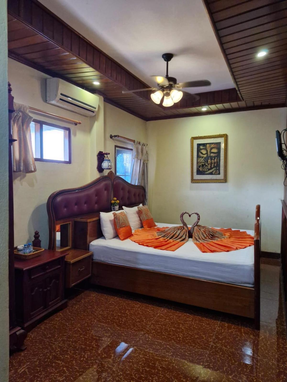 Sakura Wood House Hotel Luang Prabang Exterior photo