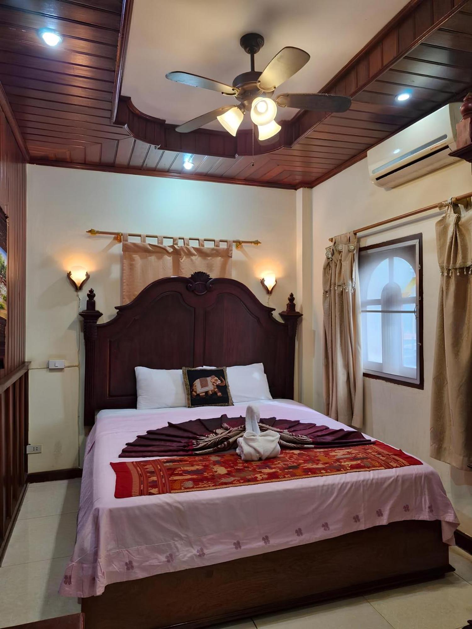 Sakura Wood House Hotel Luang Prabang Exterior photo