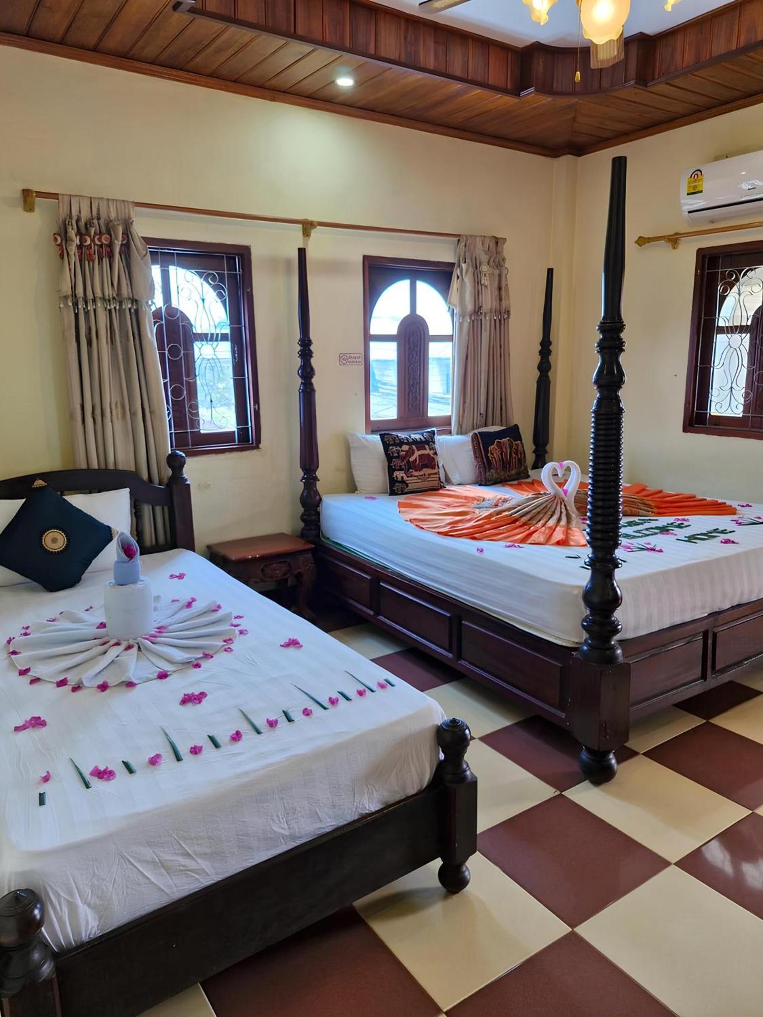 Sakura Wood House Hotel Luang Prabang Exterior photo